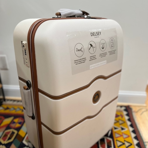 Delsey Chatelet Air 2.0 luxurious 4 piece white suitcase set - new/still in box - Picture 1 of 5